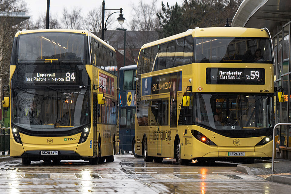 Nova era de ônibus melhores: Lei de ônibus de marcação se torna lei