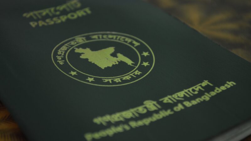 Imagem relacionada à notícia: Quando vistos válidos não significam nada: A crise de passaportes do Bangladesh nos contadores de imigração