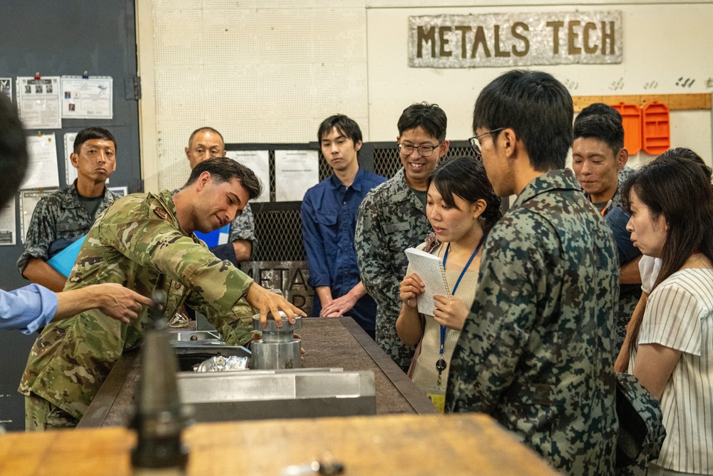 Imagem relacionada à notícia: Yokota Futures Office hospedeiro JASDF para o simpósio de fabricação