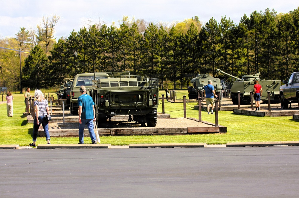 Imagem relacionada à notícia: Parque de Equipamentos do Fort McCoy um grande sorteio durante 2026 Dia das Forças Armadas do Forte McCoy Casa Aberta