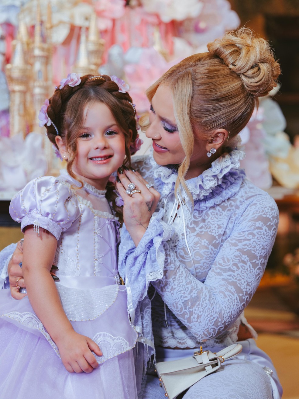 Maria Flor, filha de Virginia e Zé Felipe, celebra os 4 anos em festão luxuoso com tema Rapunzel e bolo gigante; FOTOS