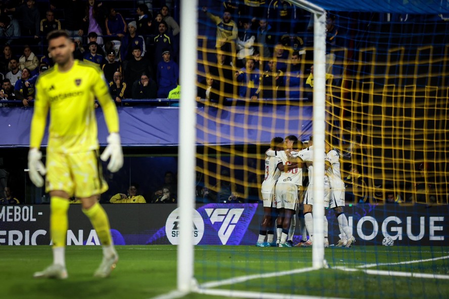 Análise: Vasco tem primeiro tempo de almanaque contra Boca Juniors, resiste com um a menos e sai gigante da Bombonera