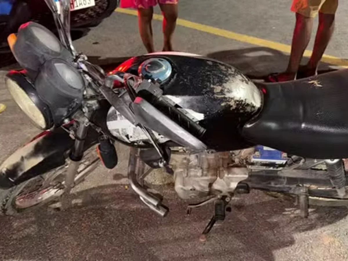 Criança de 7 anos tenta atravessar pista e morre atropelada por moto em GO