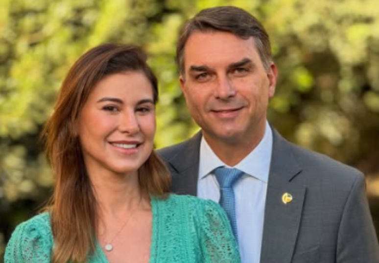 Como Flávio Bolsonaro conheceu a mulher, Fernanda? Saiba a história