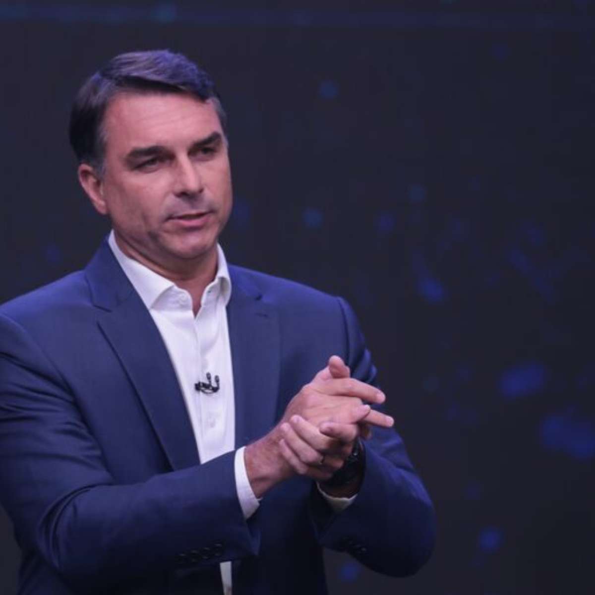 O que acontece com as investigações contra Flávio Bolsonaro se ele for eleito presidente?