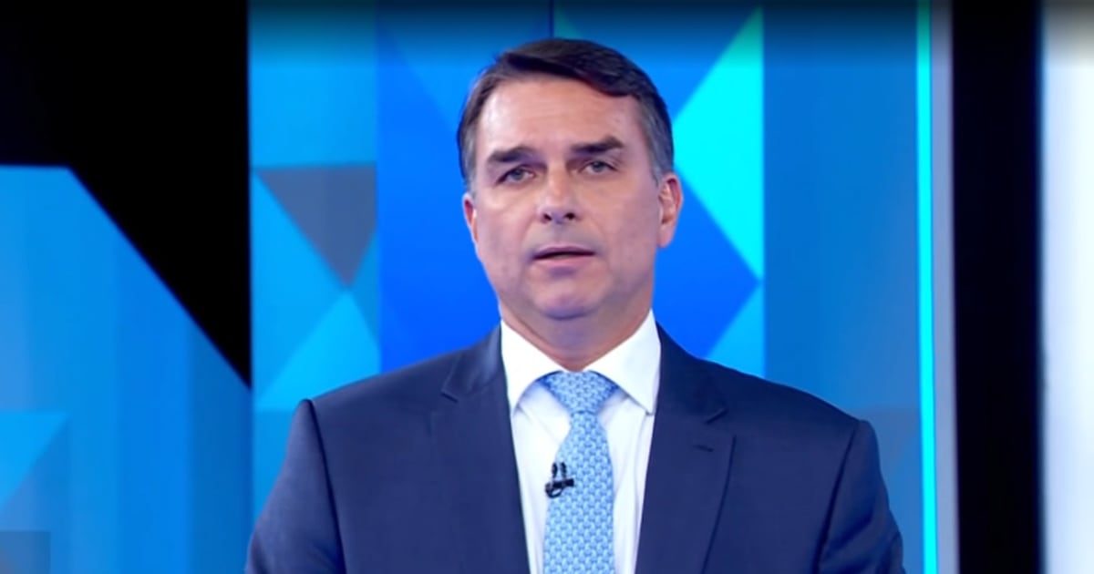 Flávio Bolsonaro diz se arrepender de voto contra aumento da licença-maternidade; Lula rebate: ‘Teve a chance’