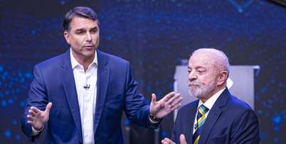 Lula e Flávio Bolsonaro durante debate da Band Foto: BRUNO MOTTA/ENQUADRAR / Estadão