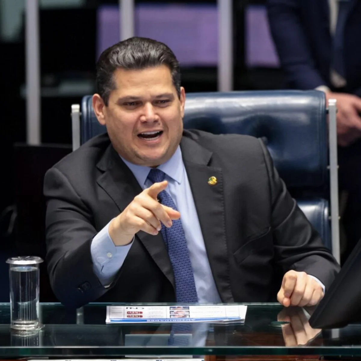 Alcolumbre sinaliza colocar fim da 6x1 em votação na próxima semana