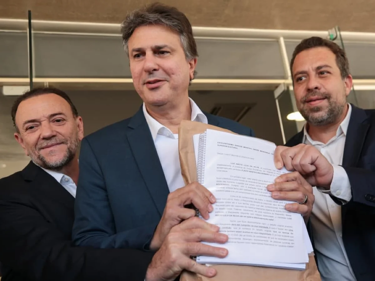 Campanha de Lula entrega documentos e pede TSE como árbitro de sigilos
