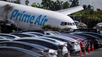 La NTSB reveló que un controlador omitió una alerta de viento antes del accidente del avión de carga en Miami