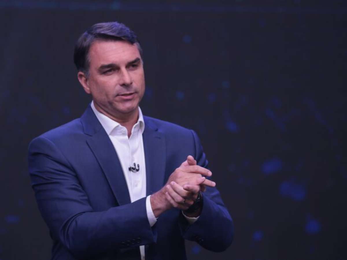 O que acontece com as investigações contra Flávio Bolsonaro se ele for eleito presidente?