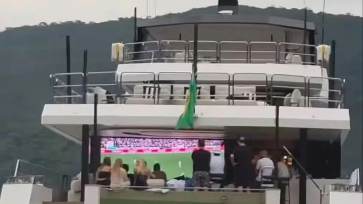 Neymar acompanhou derrota do Santos contra o Atlético-MG em Iate de luxo
