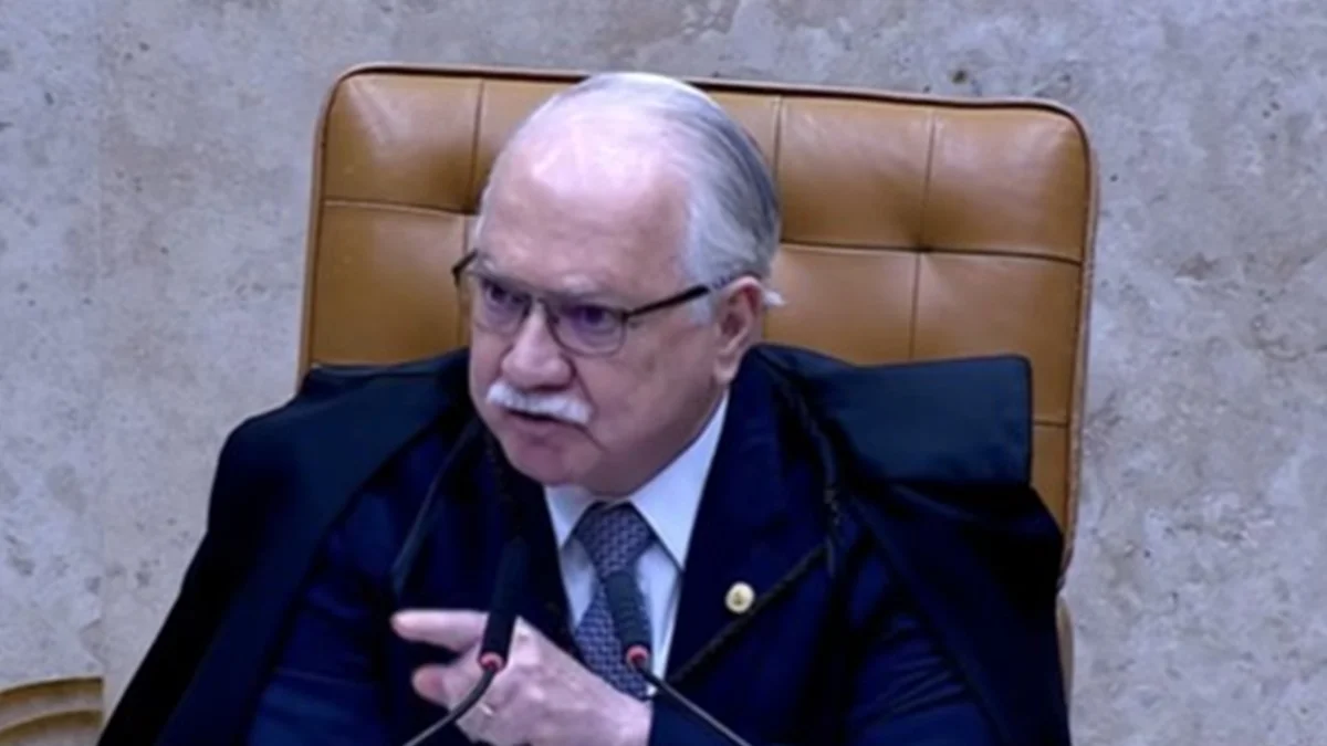 Coordenador de Flávio e líder do governo Lula se reúnem com Fachin nesta 3ª