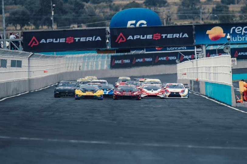 ¡Puebla rugió! Mais de 25 mil torcedores viveram o espetacular estreia do GT Challenge no México