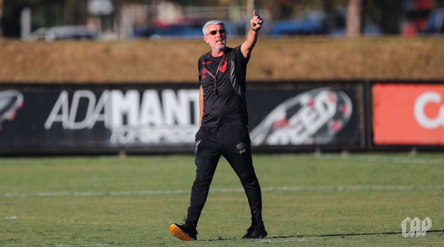 Odair Hellmann v&ecirc; Athletico-PR conseguir um empate fora de casa contra o Vit&oacute;ria &ndash;