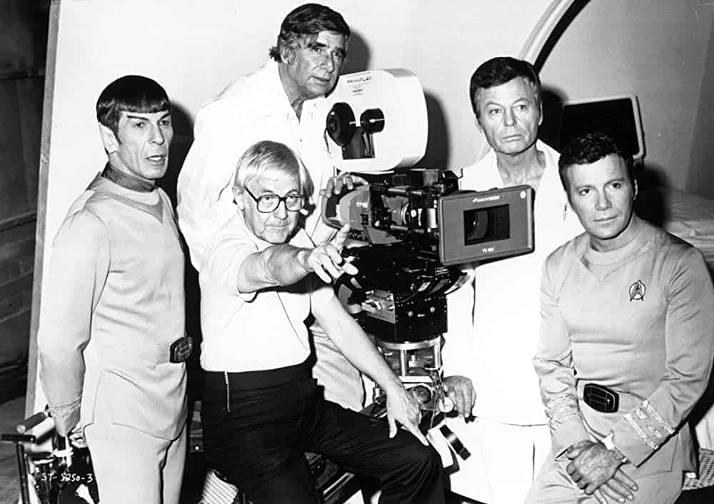 Gene Roddenberry (de pé, atrás da câmera) criou Chekov para ajudar a atrair espectadores mais jovens para a série. Imagem: Divulgação/Paramount Pictures