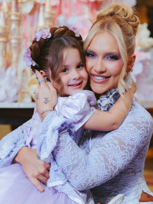 Maria Flor, filha de Virginia e Zé Felipe, celebra os 4 anos em festão luxuoso com tema Rapunzel e bolo gigante; FOTOS