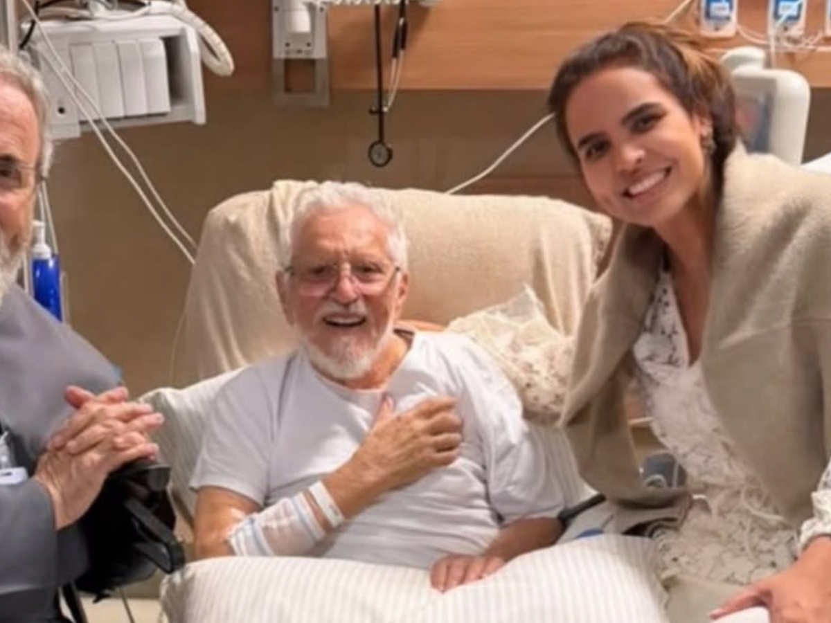 Carlos Alberto de Nóbrega aparece em foto pela primeira fez após cirurgia no coração