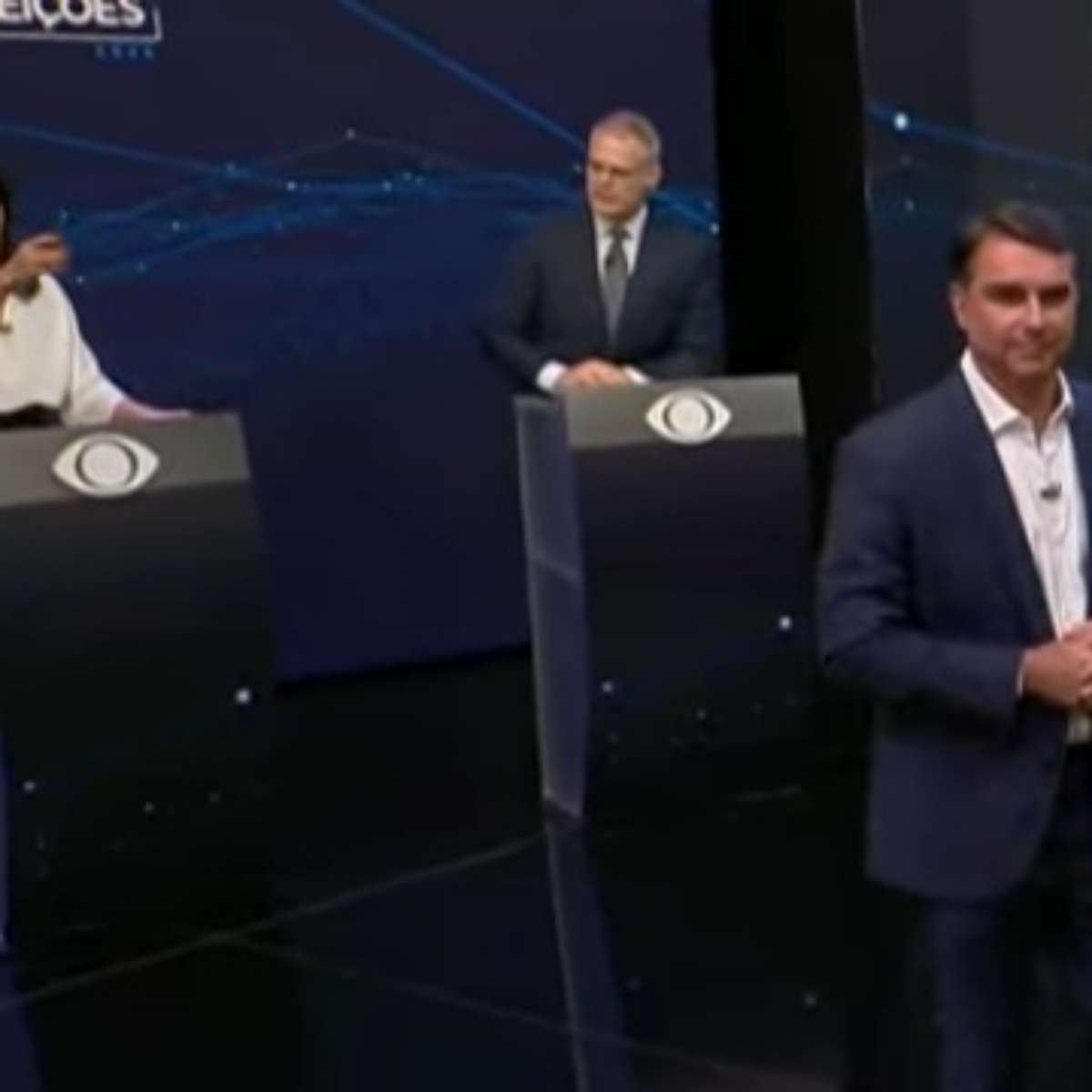 Apresentadores da Band levantam a voz contra plateia nas considerações finais de Flávio e Lula: 'Não é parte do debate'