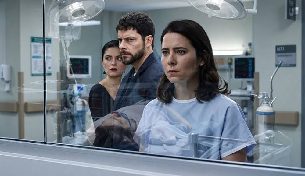 Em Coma mistura drama médico e conspirações — Foto: Reprodução/Netflix