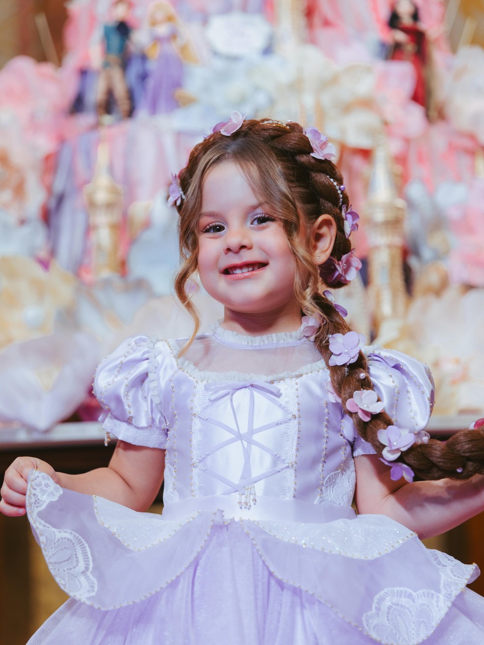 Maria Flor, filha de Virginia e Zé Felipe, celebra os 4 anos em festão luxuoso com tema Rapunzel e bolo gigante; FOTOS
