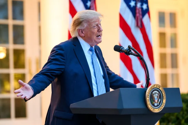 Protestos na França viram mote eleitoral de Trump durante midterms - destaque galeria