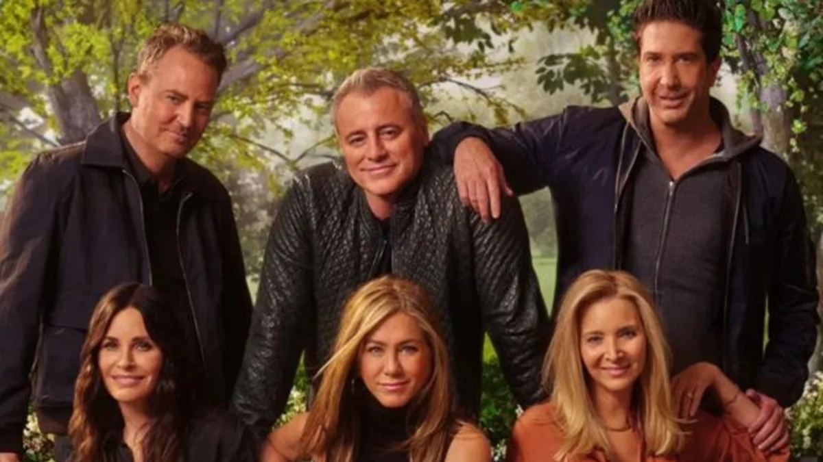 Elenco de Friends chorou junto ao caixão de Matthew Perry, diz irmã do ator