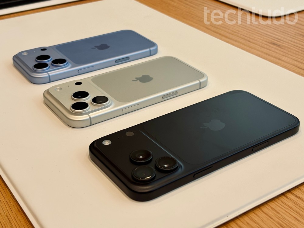 iPhone 18 Pro entrega desempenho semelhante ao 18 Pro Max, mas aposta em dimensões mais compactas e bateria menor — Foto: Ana Loubak/TechTudo