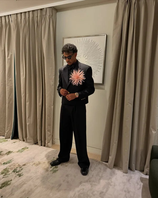 Lamine Yamal aposta em visual da Chanel para a Bola de Ouro 2026