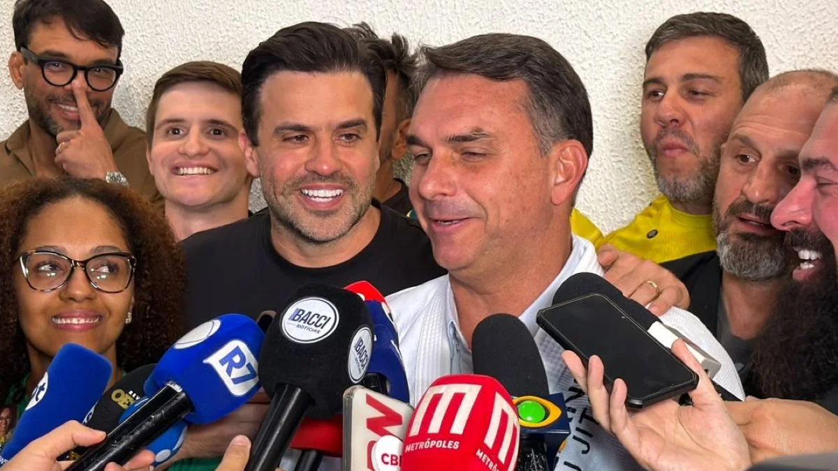 Flávio Bolsonaro diz que abre mão de reeleição: "Só preciso de um mandato"