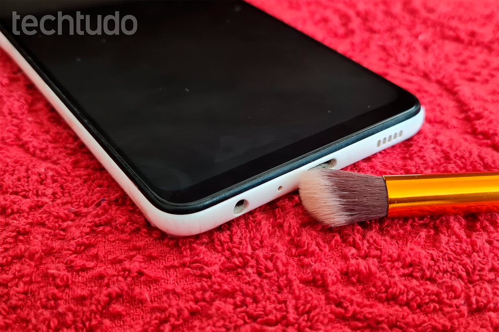 Áudio do WhatsApp baixo? Veja como limpar o microfone do celular