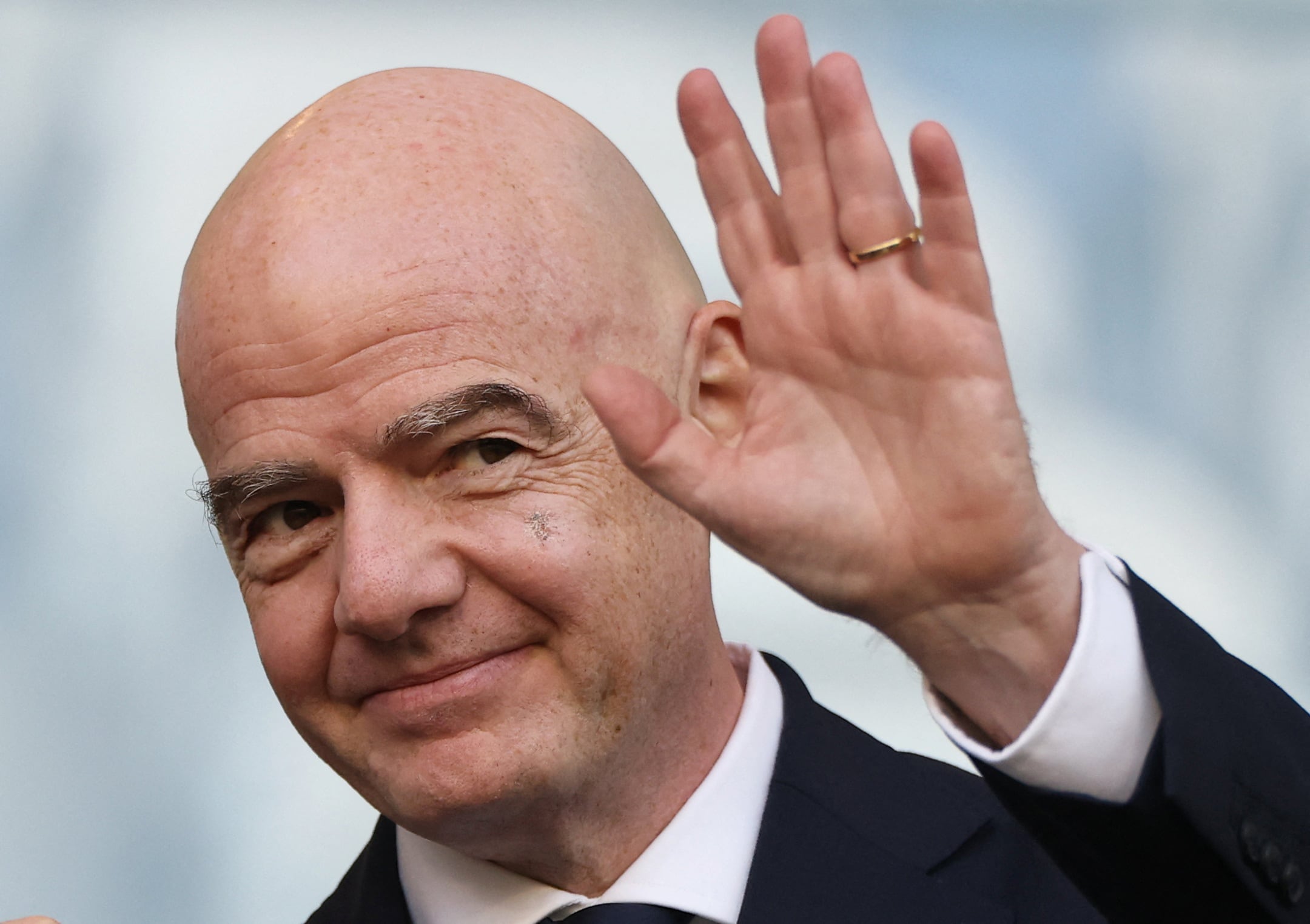 Jornal inglês revela salário não declarado de Infantino para bancar vida luxuosa em Miami