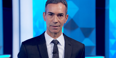C&eacute;sar Tralli l&ecirc; editorial da Globo sobre cancelamento de debate Foto: Reprodu&ccedil;&atilde;o/Globo