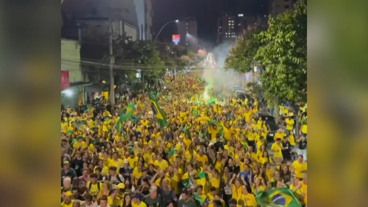 Cleitinho e Domingos Sávio participam de ato pró-Flávio em Divinópolis (MG)