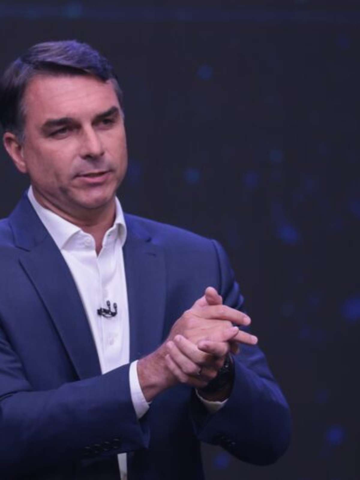 O que acontece com as investigações contra Flávio Bolsonaro se ele for eleito presidente?