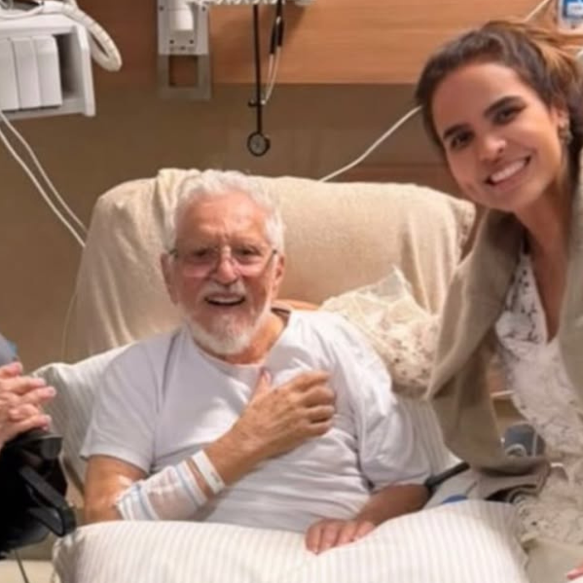 Carlos Alberto de Nóbrega aparece em foto pela primeira fez após cirurgia no coração
