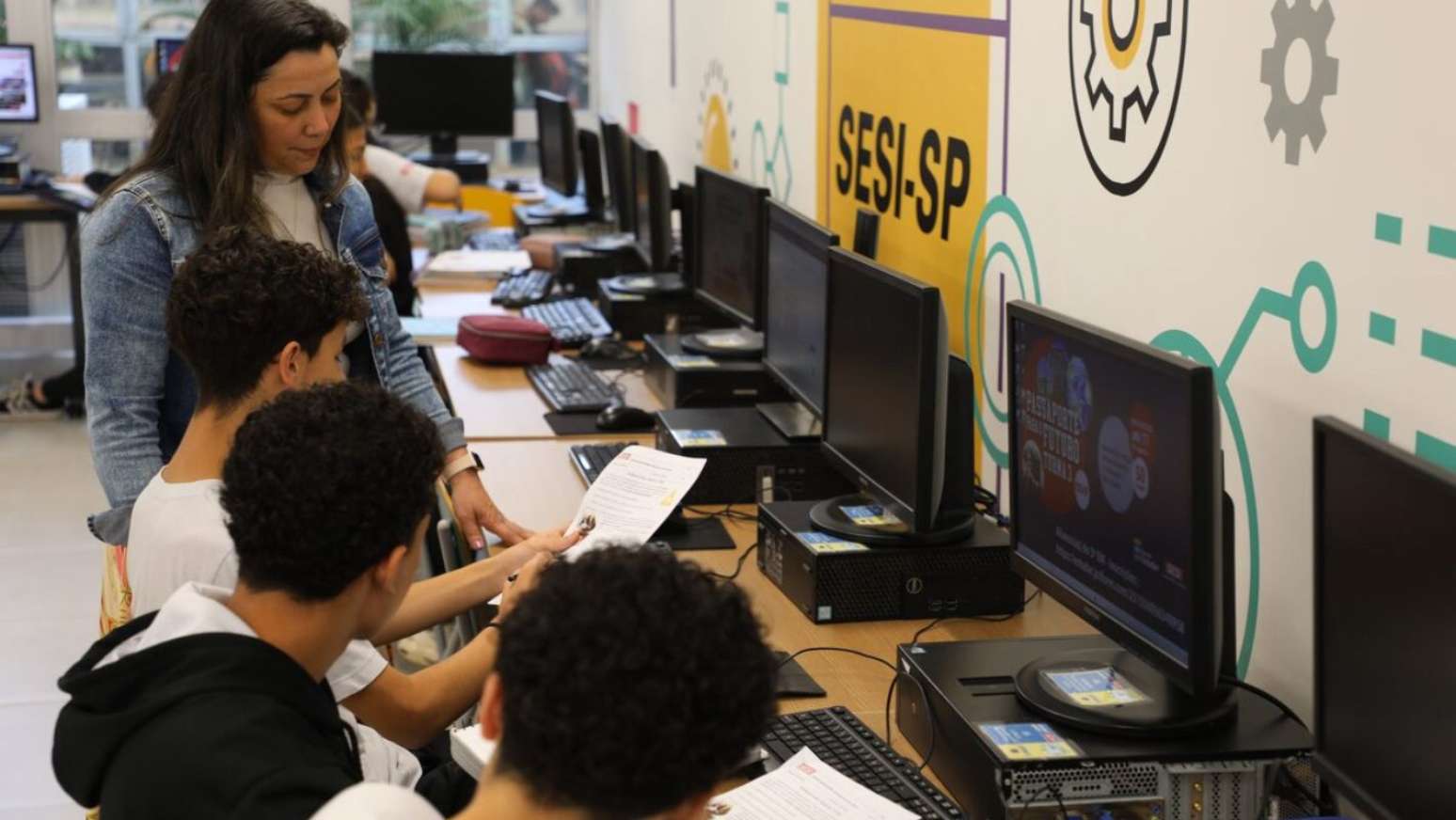 Escolas estaduais de SP usam IA no ensino