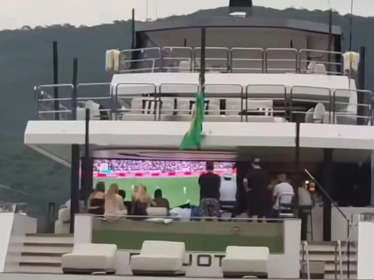 Neymar acompanhou derrota do Santos contra o Atlético-MG em Iate de luxo