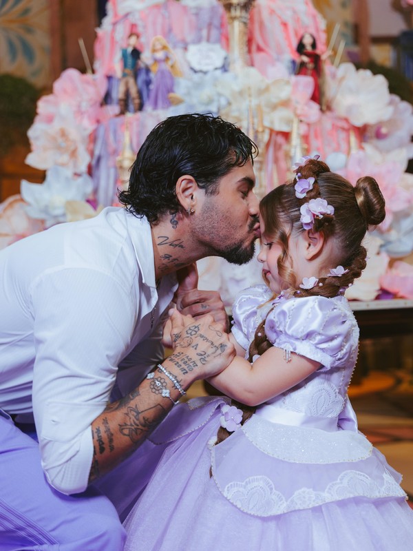 Maria Flor, filha de Virginia e Zé Felipe, celebra os 4 anos em festão luxuoso com tema Rapunzel e bolo gigante; FOTOS