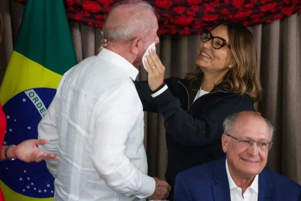 Após 1º turno, Lula diz que carregou “nas costas” a “promiscuidade” no STF - destaque galeria