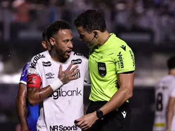 Santos empata nos acréscimos com Bahia em jogo insano e com ira de Neymar