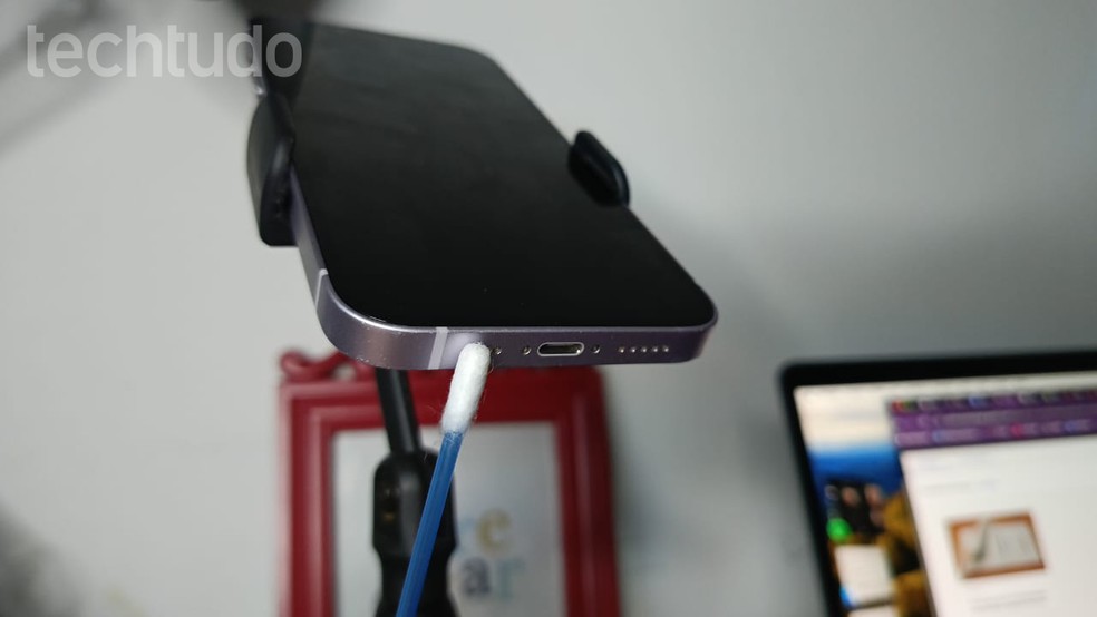 Áudio do WhatsApp baixo? Veja como limpar o microfone do celular