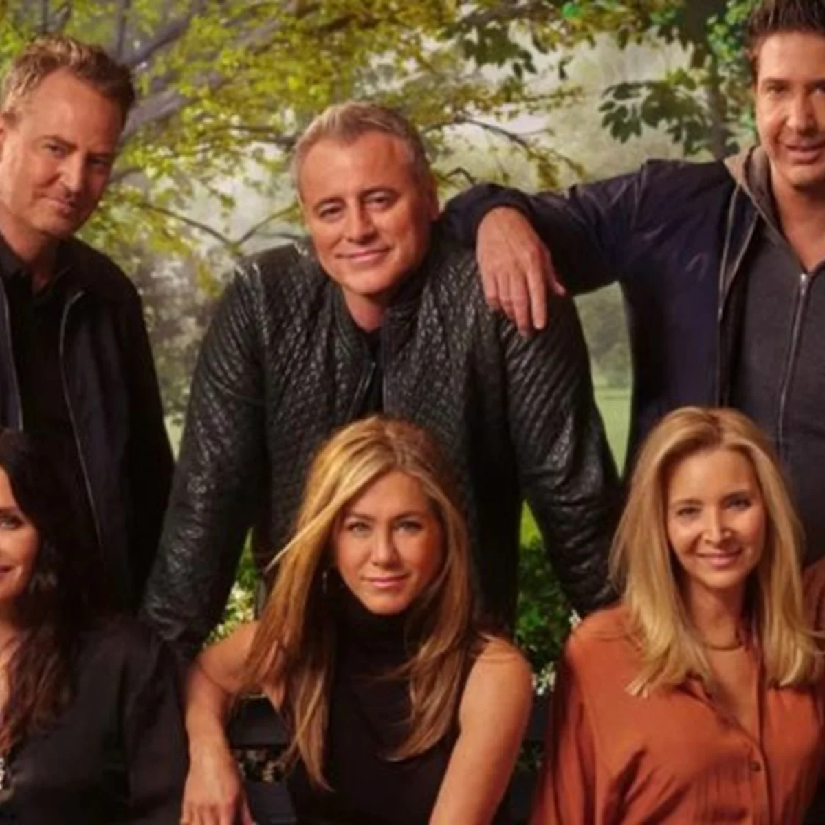 Elenco de Friends chorou junto ao caixão de Matthew Perry, diz irmã do ator