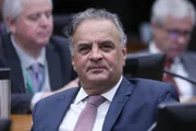 Imagem da matéria: Campanha de Flávio busca PSDB, que resiste em declarar apoio ao senador