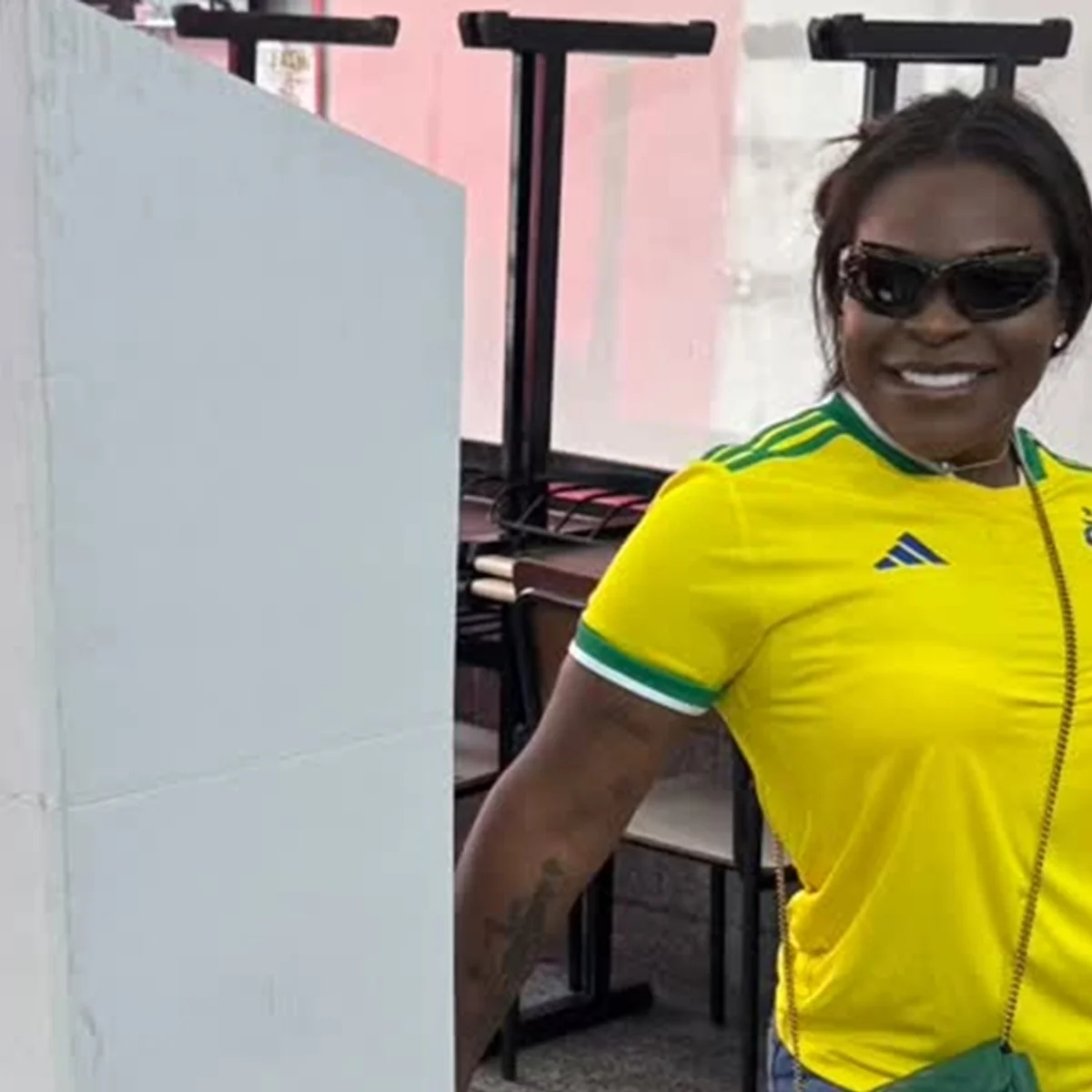 Apoiadora de Flávio, Jojo Todynho assume derrota e pede paz entre eleitores