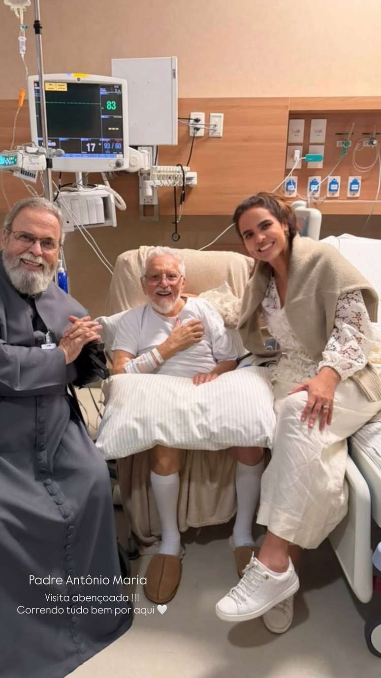Carlos Alberto de Nóbrega aparece em foto pela primeira fez após cirurgia no coração