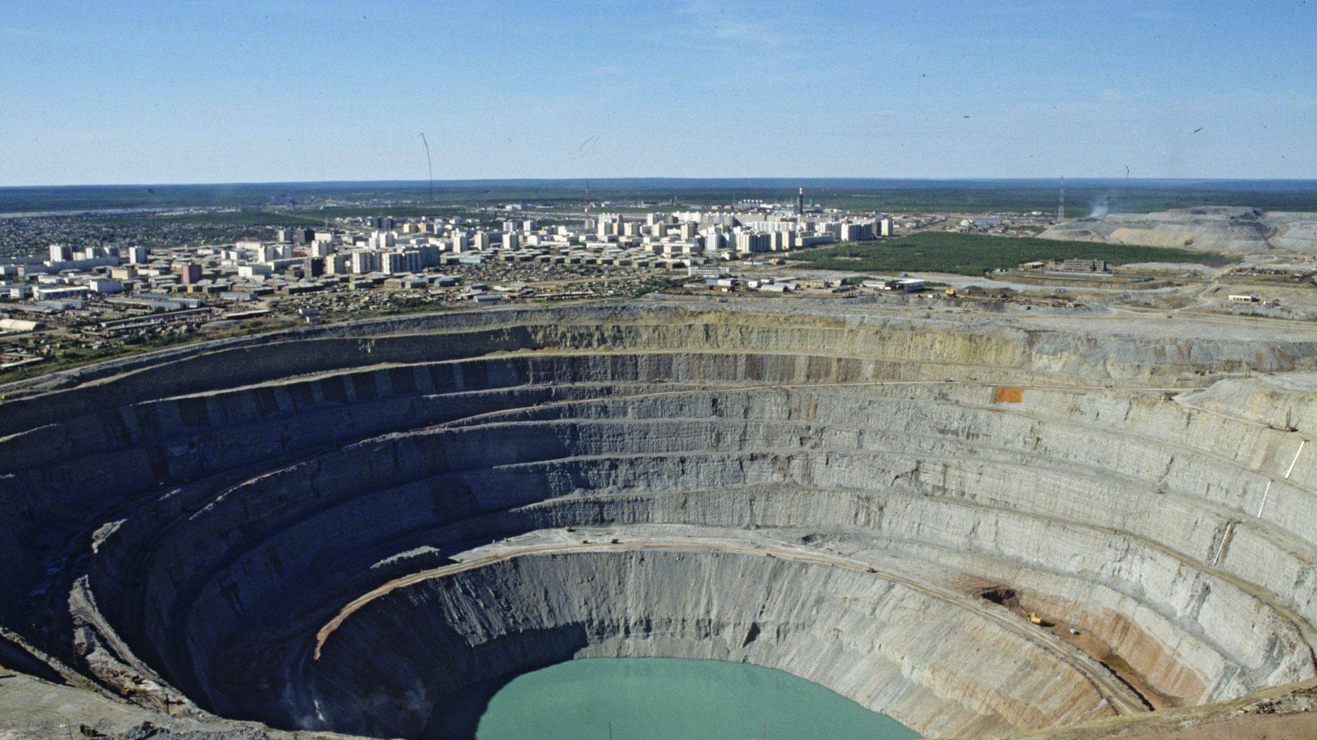 Instituto Carpiniski: os vulcões são grandes depósitos de ouro e cobre