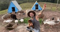 Daniel Erthal detona Serginho Hondjakoff na frente do peão: ‘Mentiroso, de bobo não tem nada!’