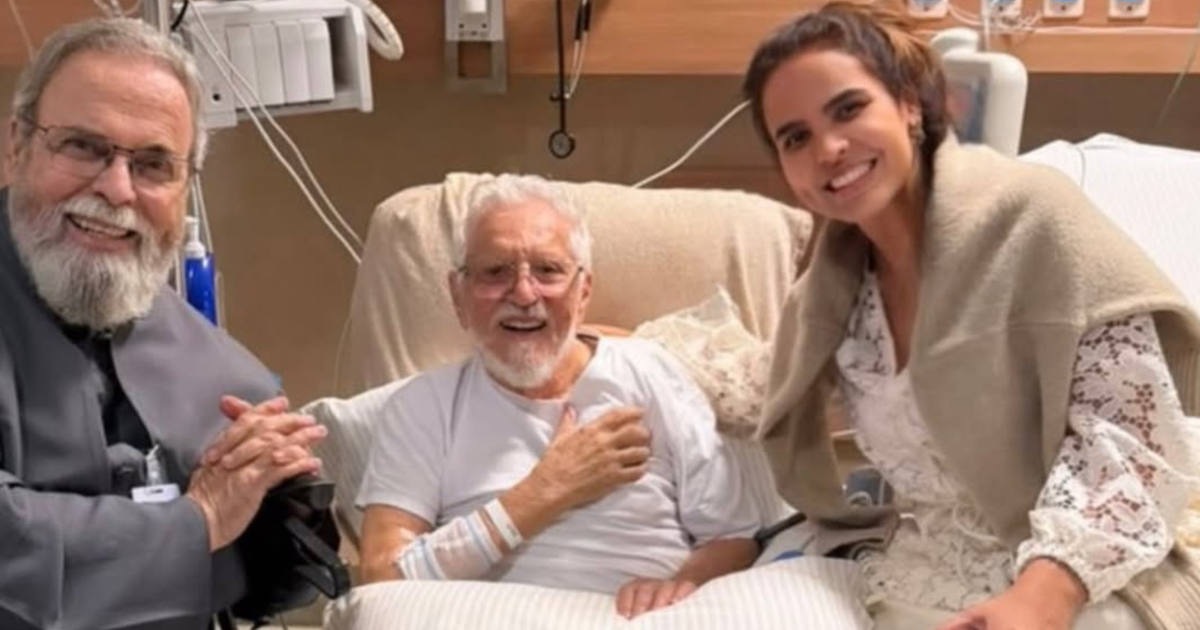 Carlos Alberto de Nóbrega aparece em foto pela primeira fez após cirurgia no coração
