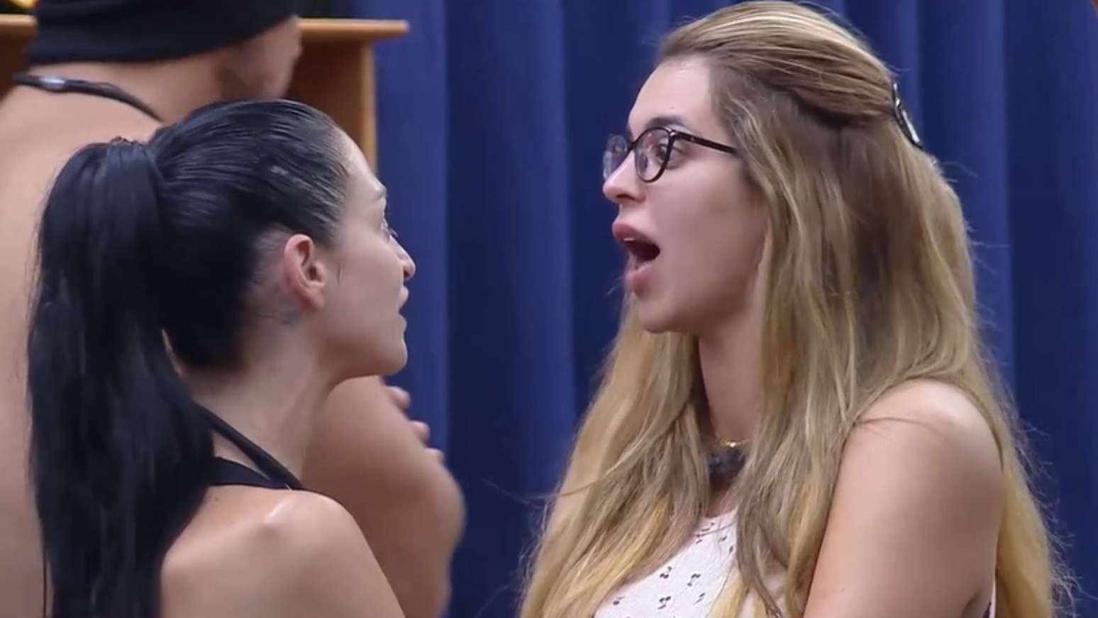 'A Fazenda 18': Mônica, Ariela e Maíra protagonizam barraco com xingamentos e acusações